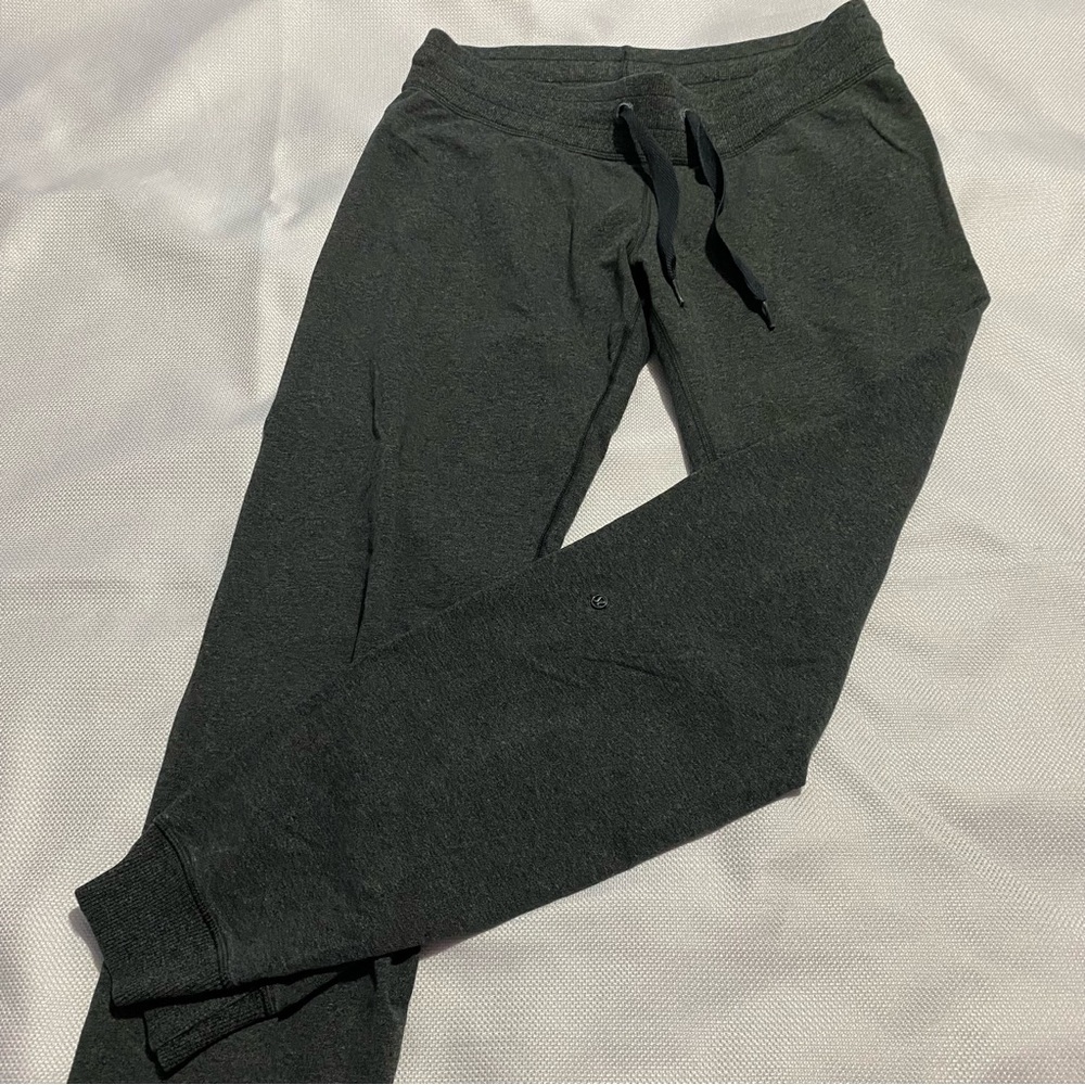 Lululemon charcoal gray fleece drawstring joggers size 8